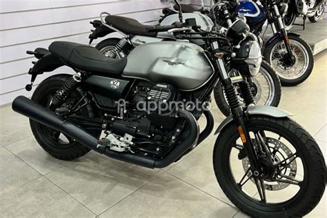 Naked Moto Guzzi V7 STONE 853 2023