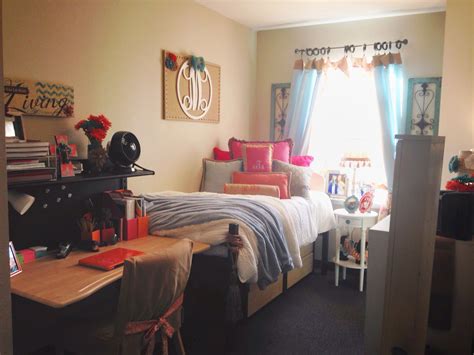 Cambridge dorm | College decor, University dorms, Interior