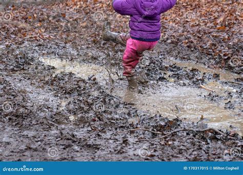 Young Children Playing in a Mud Puddle Stock Image - Image of autumn, pool: 170317015