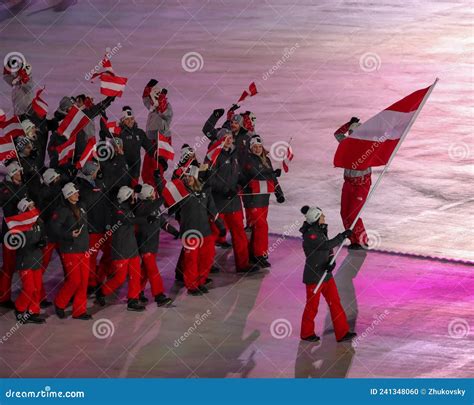 Equipo Ol Mpico Austriaco March Hacia La Ceremonia De Inauguraci N De