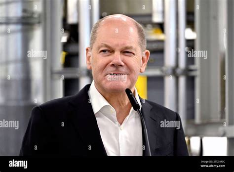 Bundeskanzler Olaf Scholz SPD Bei Seinem Werksrundgang Im BMW Group