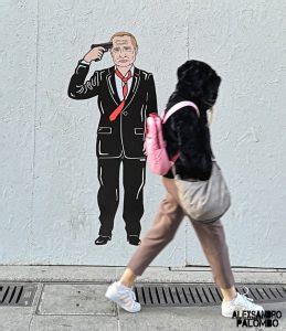 A Milano I Murales Di Putin Con Una Pistola Puntata Alla Tempia Subito