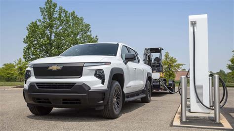 2025 Chevy Silverado Ev To Receive Teslas Nacs Port Motortrends