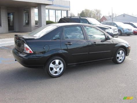 Pitch Black 2004 Ford Focus Zts Sedan Exterior Photo 39166462