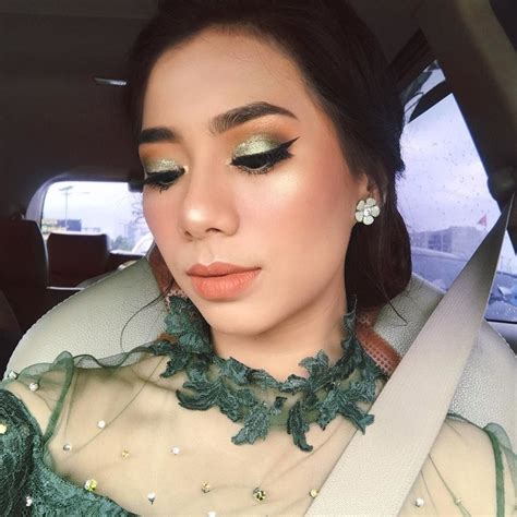 Tutorial Makeup Natural Dan Hijab Style Untuk Pesta Atau Wisuda