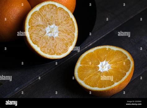 Arancia Tagliata A Met Immagini E Fotografie Stock Ad Alta Risoluzione