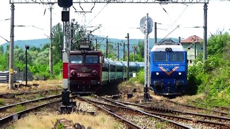 Trenul Boldogasszony Zarándokvonat schimb de locomotive in gara Dej