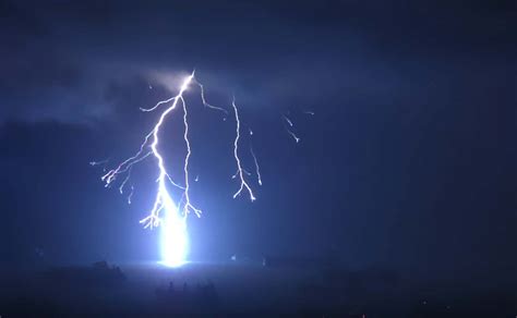 Watch Lightning Strike in Slow motion | WordlessTech