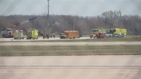 Plane makes an emergency landing at Kalamazoo airport, flights delayed