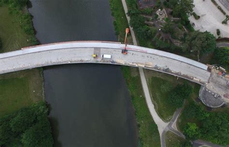 Freie Fahrt Auf Der Br Cke Ber Den Kanal