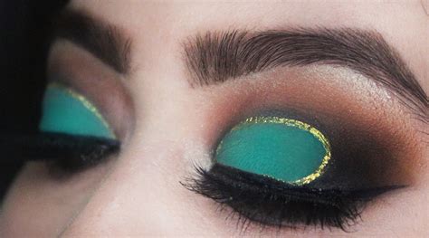 Teal Half Moon Smokey Eye Makeup Tutorial With Step By Step Pictures Deck And Dine