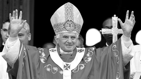 Papst Franziskus W Rdigt Vorg Nger Benedikt Xvi Ndr De Nachrichten