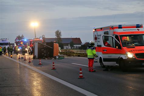 A7 Memmingen Woringen Transporter Kommt Ins Schleudern Und Kippt