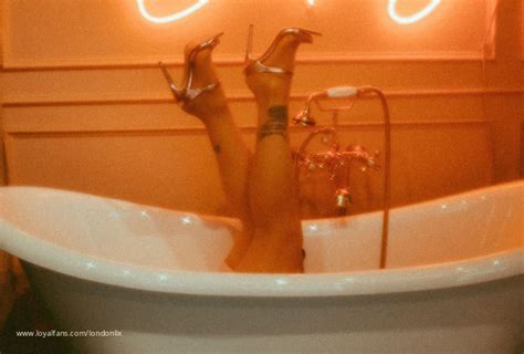 Bathtub Sensual Joi Livestream Friday Th Pm Et London Lix