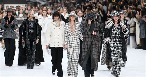 Karl Lagerfelds Final Chanel Show See All The Photos Huffpost Life