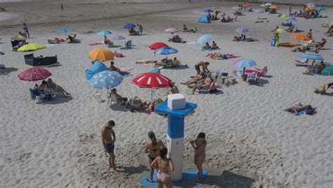 Las Altas Temperaturas Llenan Las Playas Y Activan El Temor De Sequía