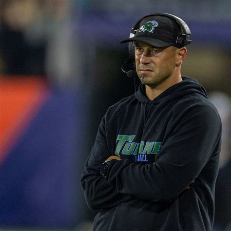 Fans are arguing on insidecarolina forums about the coach 12