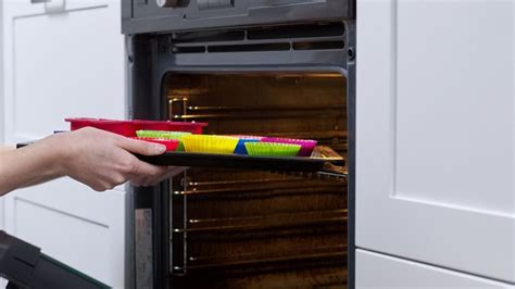 7 Cosas Que Debes Evitar Guardar En El Horno De Tu Estufa Te Decimos