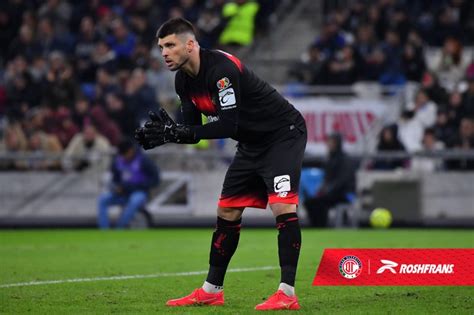 VÍDEO Ex goleiro do Figueirense vira super herói e faz defesa mais