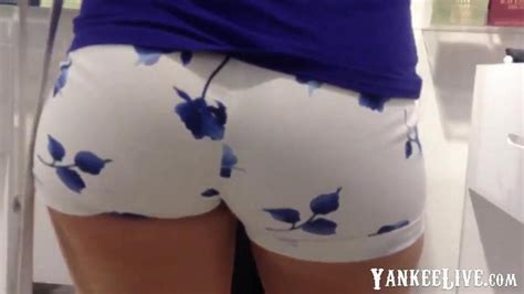 Babe With Very Tight Shorts In The Shop Tnaflix