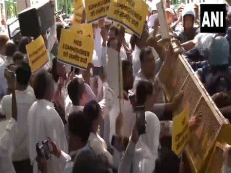 Aap Leaders Workers Hold Protests Outside Lg Secretariat Over Delhi Coaching Centre Tragedy