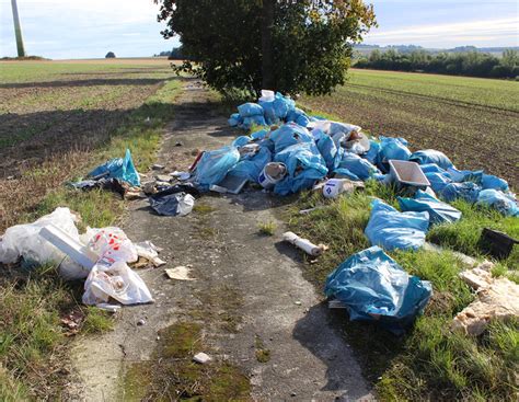 Auf Einer L Nge Von Fast Drei Kilometern Landwirt Entdeckt M Ll