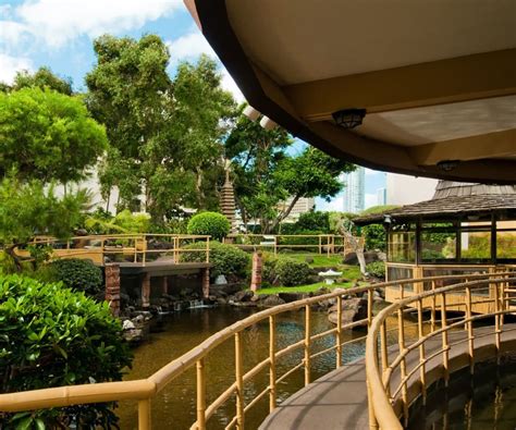 A Centrally Located Urban Hotel in Honolulu, Hawaii | Pagoda Hotel