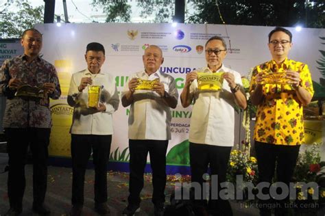 Resmi Mendag Luncurkan Minyak Goreng Kemasan Rp14 000 Per Liter