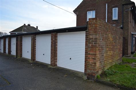 how much does it cost to rent a garage