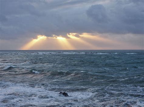 Pacific Ocean Sun Rays Photograph By Lindy Pollard Fine Art America