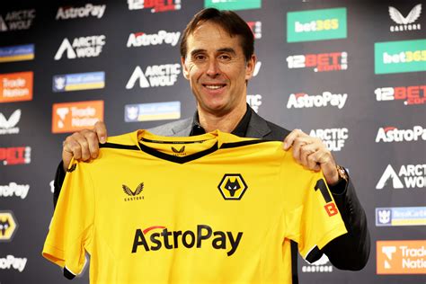 Wolves want to sign Craig Dawson amid belief he wants West Ham exit