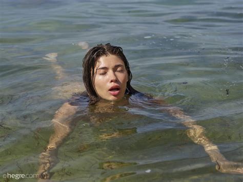 AMATEUR GIRL Anna L Atlantic Ocean Px Porn