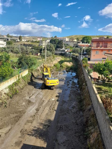 Comune Di CatanzaroManutenzione Ordinaria Canaloni E Caditoie In Corso