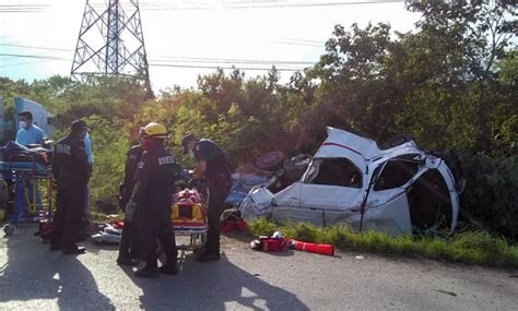 Tragedia En El Periférico Chocan Un Taxi De Dzununcán Y Un Tráiler