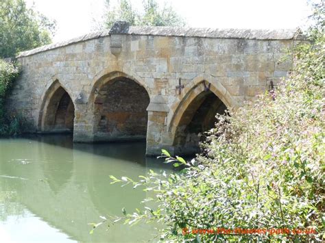 The River Thames in England and its Beautiful Mediaeval Bridges - photos.