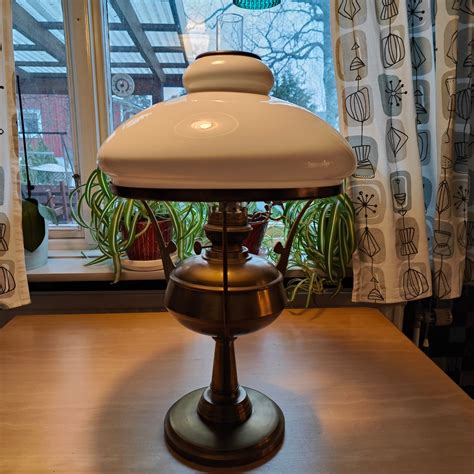 Stor Äldre Oljelampa Fotogenlampa Mässing Retro Köp på Tradera