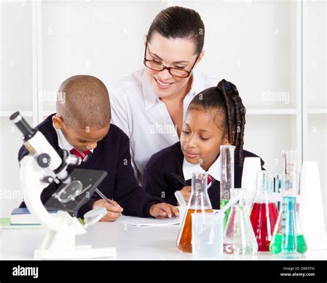 Primary Science Class Stock Photo Alamy