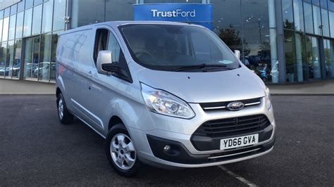 Ford Transit Custom 2016 Metallic Moondust Silver £13 000 Castleford Transit Centre