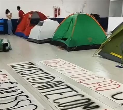 VÍDEO estudantes ocupam reitoria da UFPB em protesto contra valores