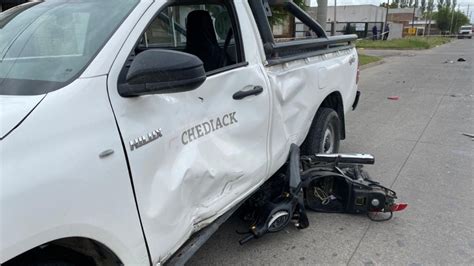 Grave colisión entre una moto y una camioneta La Razon de Chivilcoy