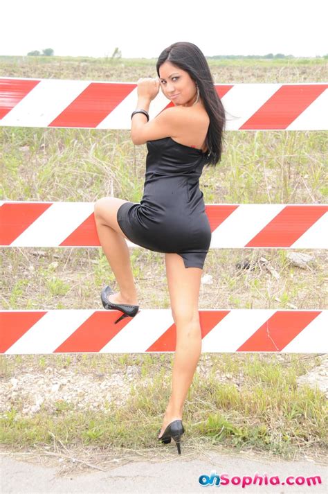 Pictures Of Oh Sophia Exposing Her Tits Outside Porn Pictures XXX