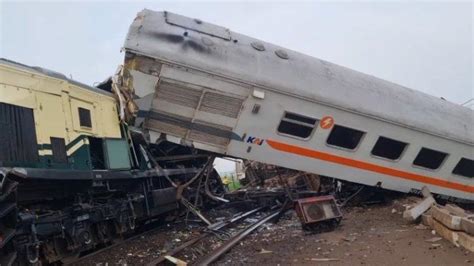 Berita Topik Tabrakan Kereta Api Di Bandung Terbaru Hari Ini