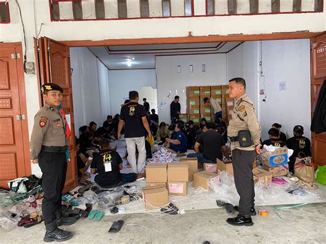 Polres Samosir Amankan Penyortiran Dan Pelipatan Surat Suara Pemilu