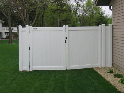 Vinyl Privacy Fencing In St Paul Lakeville Twin Cities Woodbury