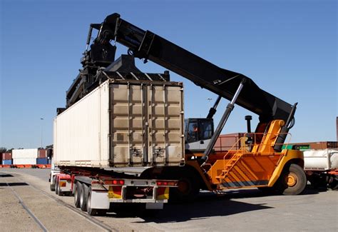 What is Drayage and its Role in Logistics?