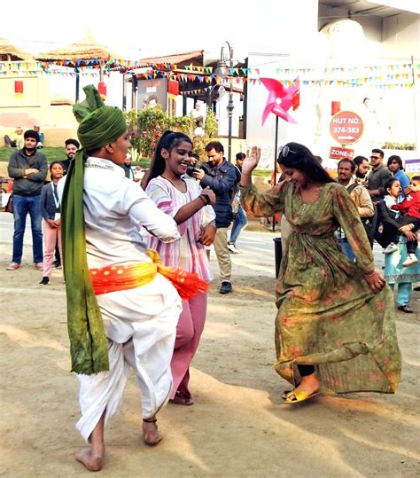 Faridabad Visitors Dance With Folk Artists At Surajkund Mela