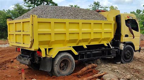 Truk Jomplang Mobil Truk Canter Hdx Pengangkut Kerikil Bongkar Muatan