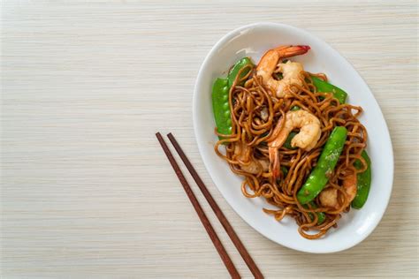 Premium Photo Stir Fried Yakisoba Noodles With Green Peas And Shrimps