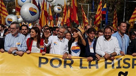 Pp Cs Y Vox Acuden A La Manifestación De Barcelona Por La Unidad De