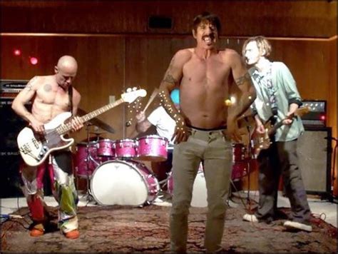Red Hot Chili Peppers Perform Hendrix S Purple Haze Watch It Here